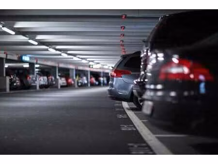 place de parking souterrain couverte à louer.