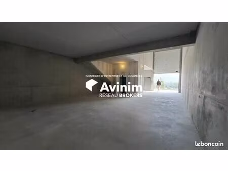 local 200 m² poisy