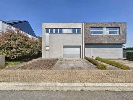 ? maison unifamiliale 3 chambres – garage – jardin