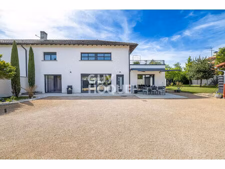 maison bourg en bresse 5 pièce(s) 150 m2 piscine et salle de sport