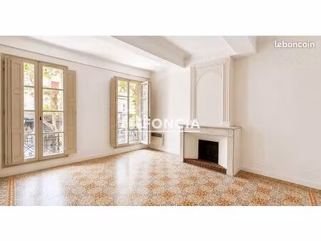 appartement de charme avec terrasse au cœur d’uzès – fort potentiel