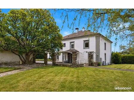 maison 7 pièces 256 m²