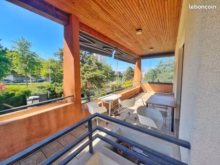 villa 4 pièces 250 m²