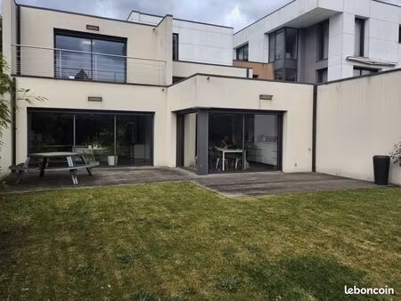 maison 5 pièces 228 m²