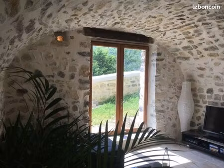charmante maison en pierre meublée – saint-vincent-de-barrès
