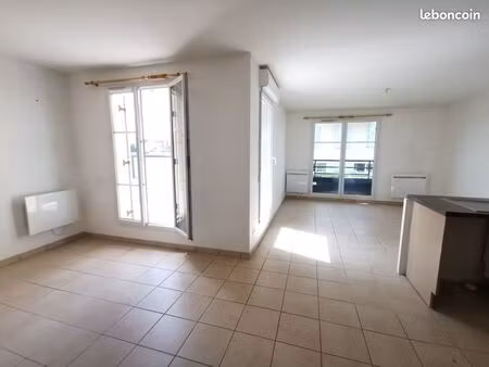 location appartement 3 pièces 70 m² fontenay-le-fleury (78330) 1.350