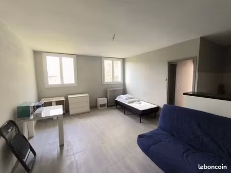 grand studio meublé