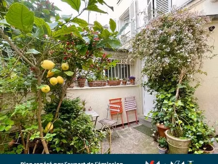 paris 10eme  studio de 53 m² sur cour  emplacement recherché