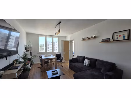 appartement 2 chambres avec terrasse à bourg-lès-valence