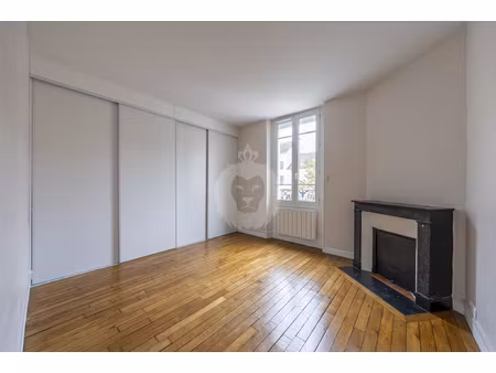exclusivité -- 2 pièces 48 m2 en coeur de melun | charges 375