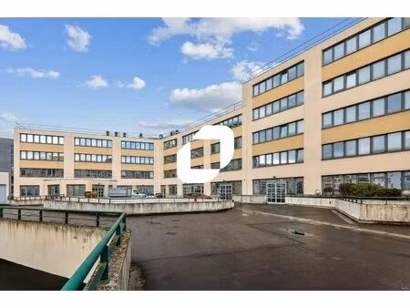 location bureaux 801 m²