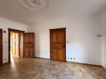 à volkrange - maison de caractère à rénover avec jardin et garage