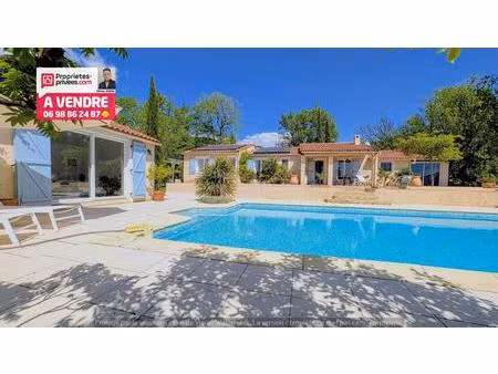 elegante villa de plain-pied et de 4 chambres. 150 m² .calme et résidentiel !
