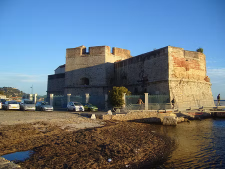 toulon le mourillon immeuble de rapport a deux pas des pla