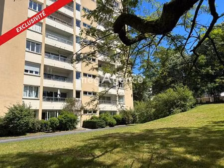 appartement lumineux avec loggias  piscine et tennis