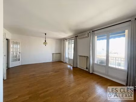 t3 dernier étage avec vue dégagée  garage et parking