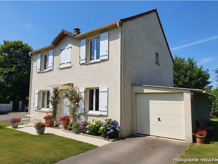 vente maison 6 pièces  130.00m²  noyers