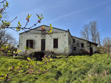 maison en pierre de 152 m2  à rénover  avec dépendances et j