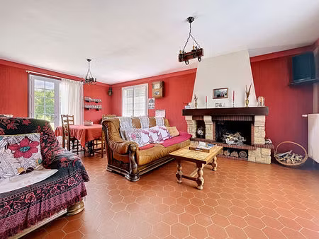 a vendre maison chaleureuse 3 chambres sur sous sol à en campagne de saint sylvain d'anjou