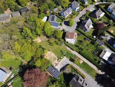 terrain dans un quartier résidentiel proche du centre d'embo
