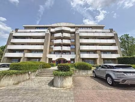 peb : c - appartement lumineux avec deux terrasses