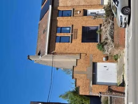 belle maison a renover avec garage et jardin