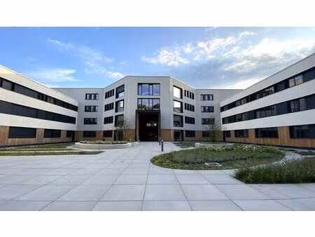 bureaux rénovés à louer dans un emplacement de choix à zwij