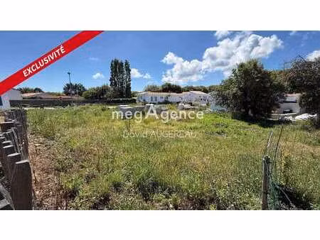 vente terrain à l'île-d'yeu (85350) : à vendre / 754m² l'île-d'yeu