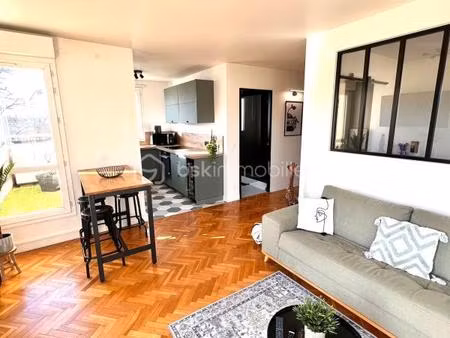 magnifique t2 de 45 m² entièrement rénové avec une belle terrasse d’environ 18 m²  cave et