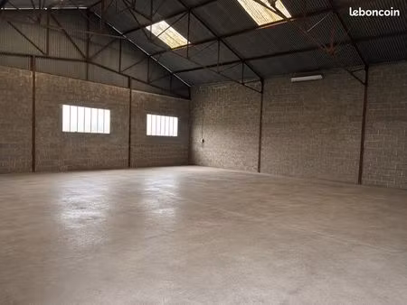 entrepôt 300m2