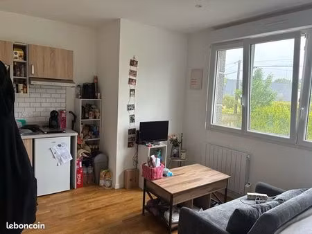 charmant studio très bien placé proche centre et hôpital