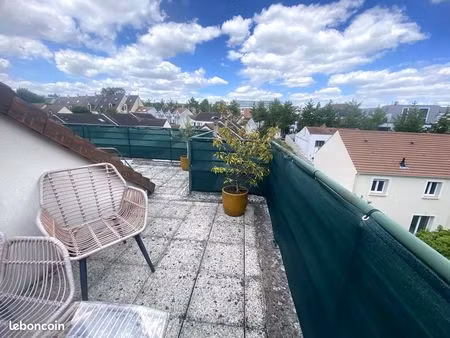 duplex dernier étage avec grande terrasse sans vis-à-vis  proximité commerces et transport