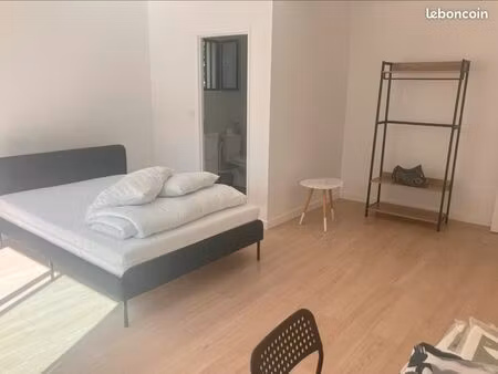 ? chambre meublée avec salle de bain privée – rer b saint-rémy