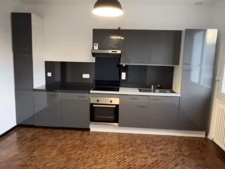 maison t5 - grand garage et jardinet