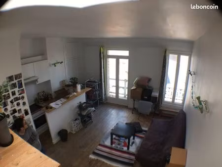 f2 150 m de la mer 3eme étage avec balcon