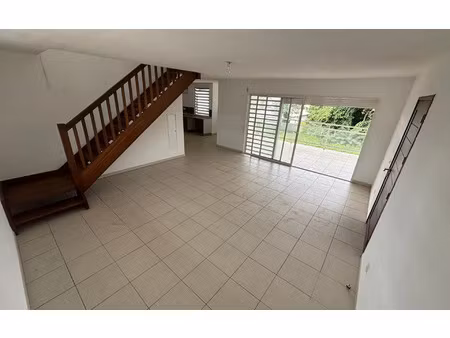 location appartement  115.5 m² t-5 à cayenne  1 547 €