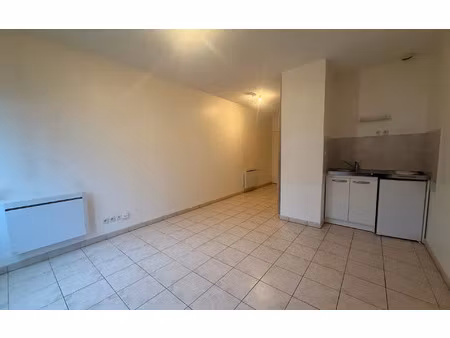 location appartement  m² t-1 à toury  453 €