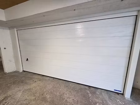 cannes arrière croisette double garage à vendre dans une résidence sécurisée