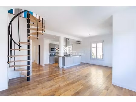 nice bas cimiez  superbe duplex avec terrasse  cave et garage au dernier étage d'une maiso