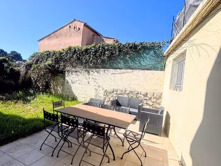 superbe rez-de-jardin dans un coin recherché