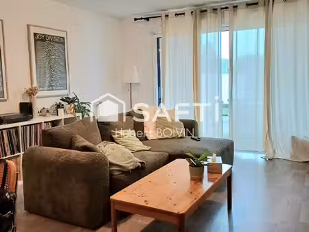 très bel appartement adapté pmr en rez-de-jardin surélevé  centre ville  cuisine aménagée/