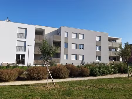 t2 avec balcon et parking à reignier