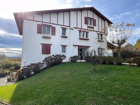 appartement t4 de 124 m² à villefranque