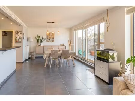 ruim instapklaar 3 slaapkamer appartement met groot terras