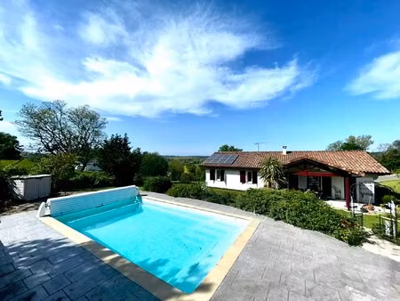 bidache – maison récente avec piscine  grand terrain et fort