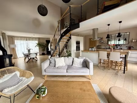 maison t5 récente avec piscine et double garage