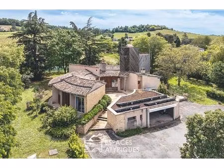 maison d'architecte aux courbes audacieuses en plein coeur des vignes