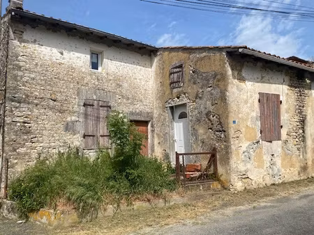 maison d'habitation en cours de rénovation avec dépendance e
