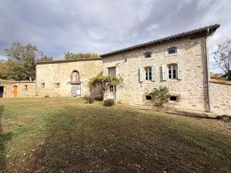 moulin du xviᵉ siècle et sa grange d’exception au cœur d’un parc de 9 000 m²