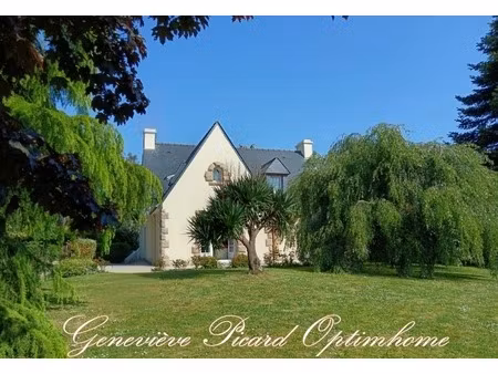 propriété à vendre à pontivy : maison de 160 m2 sur 2000 m2 de jardin paysagé proche centr